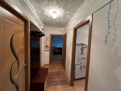 Apartament 3 camere de vanzare zona Centrala Valcea