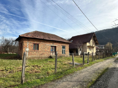 Casă spațioasă cu anexă și teren 550 mp – Goranu, Râmnicu Vâlcea