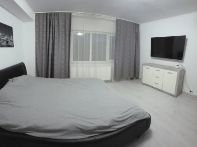 Apartament de vanzare 2 camere decomandat Et 4  Rm Valcea