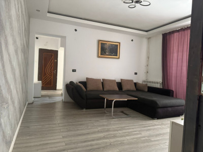 Apartament 2 camere de vânzare , parter, zona centrală Rm Vâlcea 