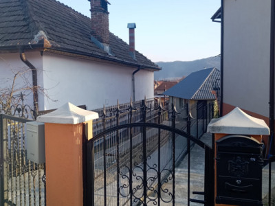 Casa de inchiriat Calimanesti, 150 mp, teren 450 mp, panouri fotovoltaice, zona 