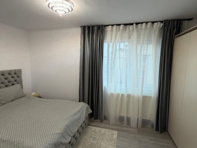Apartament cu 2 camere de vanzare etaj 4, zona Cina Rm. Valcea