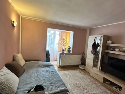Apartament cu 2 camere de vanzare etaj 4 in zona Nord, Ramnicu Valcea