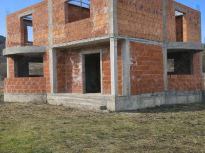Casa de vanzare P+M, 193 mp, teren 1690 mp, Bunesti – Gatejesti Valcea