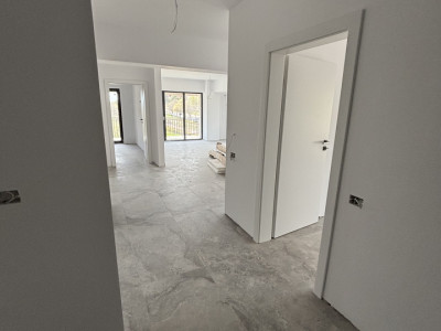 Apartament cu 3 camere de vanzare, predare la cheie, etaj 2, Rm Valcea