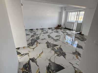 Apartament cu 3 camere de vanzare langa scoala nr 9, etaj 5, Rm Valcea