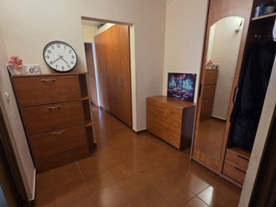 Apartament 3 camere de vânzare, et 3, zona Cina Rm Vâlcea 