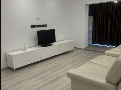 Apartament de închiriat 3 camere zona Nord Republicii Et 1