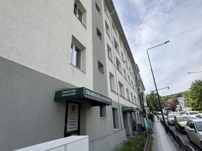 Spatiu comercial de inchiriat zona centrala etaj 1 Rm Valcea
