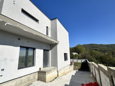 Casa modernă de vânzare priveliște Panoramica Rm Vâlcea / Schimb Apartament