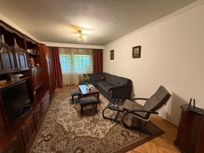 Apartament 3 camere de vanzare Nord Republicii Valcea, decomandat, 2 bai