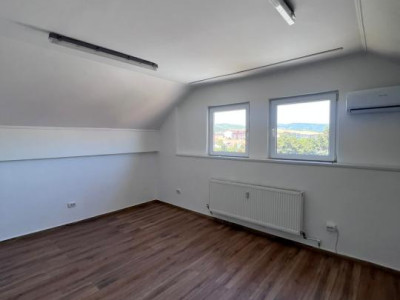 Spatiu birou de inchiriat Topolog Valcea, 20 mp, etaj 3, utilitati incluse