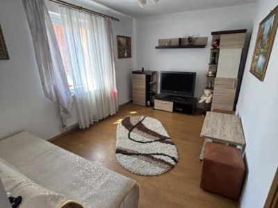 Apartament cu 2 camere de vanzare etaj 3 zona Nord Rm Valcea