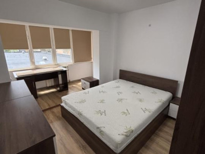 Apartament cu 4 camere de inchiriat ultracentral etaj 3 Ramnicu Valcea
