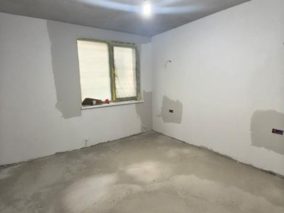Apartament 3 camere de vânzare, Parter zona Nord Rm Vâlcea, la cheie
