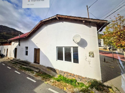Spațiu comercial de închiriat 110Mp  – Brezoi, Strada Foarfeca