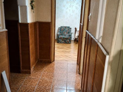 Apartament cu 2 camere de vânzare etaj 3 zona Centrală Ramnicu Valcea