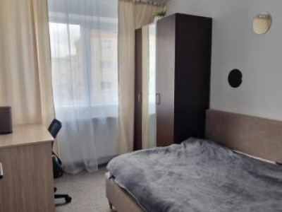Apartament 3 camere de închiriat et 3 langa liceul Pedagogic Rm Vâlcea