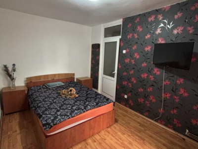 Apartament cu 3 camere de vânzare etaj parter zona Ostroveni Rm Vâlcea