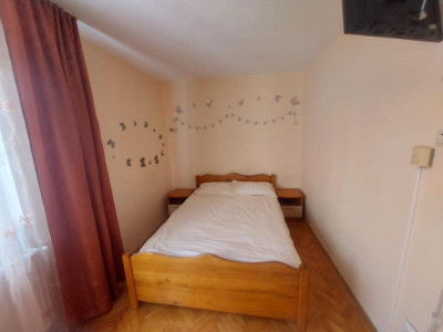 Apartament cu 2 camere de vanzare etaj 3 zona Ostroveni Rm Valcea