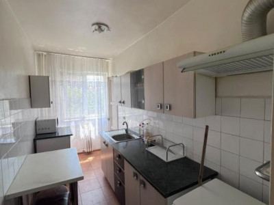 Apartament 3 camere de vanzare Ostroveni Tineretului Valcea, decomandat, lift