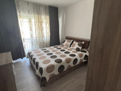 Apartament cu 3 camere de închiriat, etaj 2, Ultracentral Rm. Vâlcea