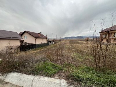 Teren intravilan de vânzare în Comuna Budești, Ramnicu Valcea