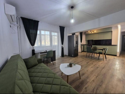 Apartament 3 camere de închiriat et 5 |Lift| zona centrală Rm. Vâlcea