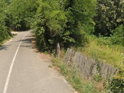 Teren de vanzare 1025 mp Feteni | 23 ml deschidere | Asfalt | Utilitati