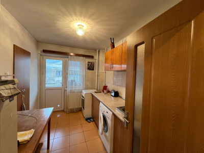 Apartament 3 camere de inchiriat zona Centrala Valcea